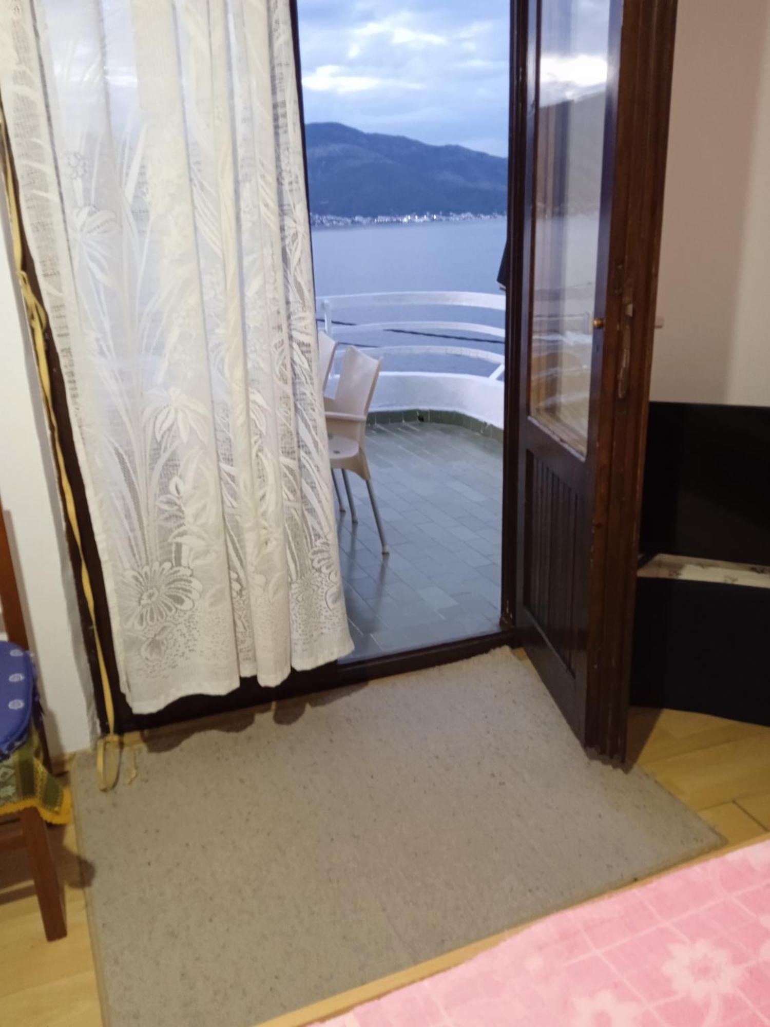 Apartments Sino More Tivat Bagian luar foto